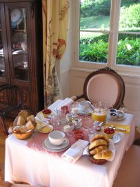 Le petit déjeuner est un régal... chambres hotes chateau Beaujolais 4 epis 69 Rhône Lantignie Morgon Regnie